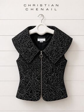 CHRISTIAN CHENAIL – Black & White Graphic Sleeveless Top, Size 4